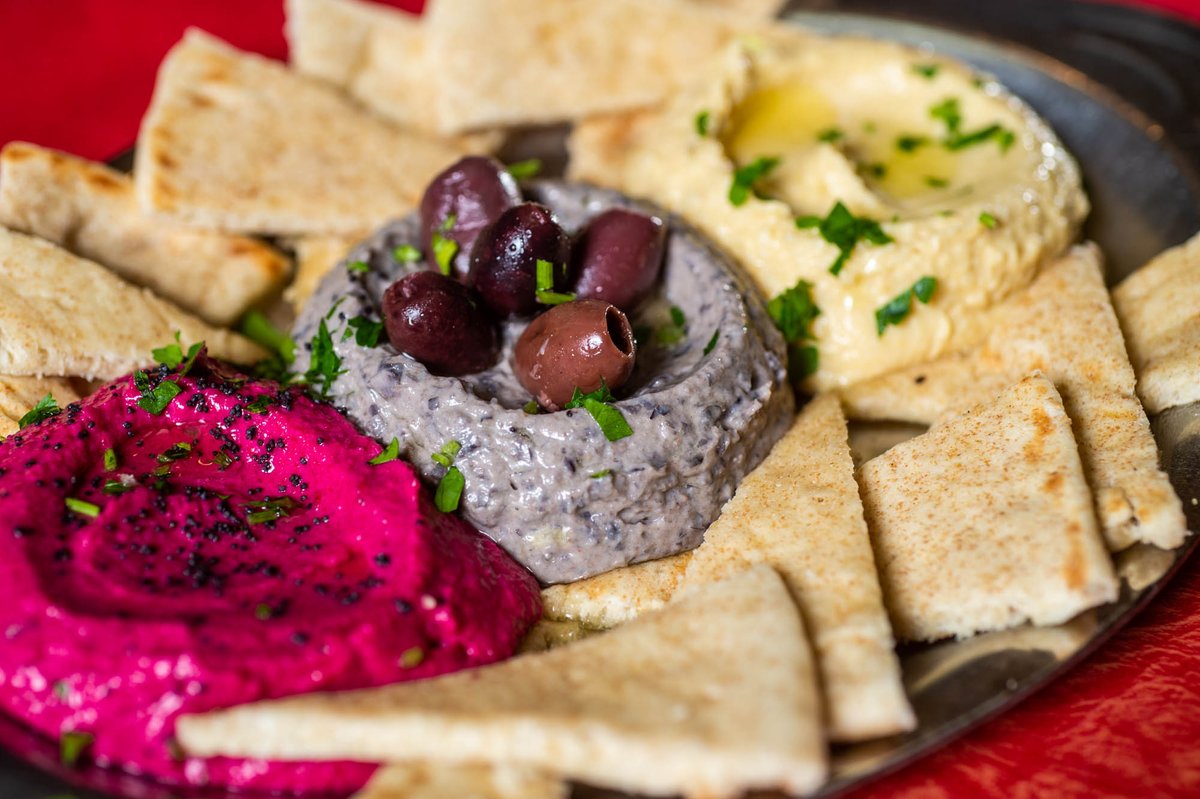 MitchTavern's tweet photo. Hummus Trio ... #homemade #goodcooking #foodie https://t.co/1DSpU981SE