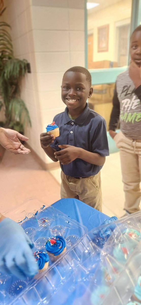 SophiaPKingston's tweet photo. Day 3 of ACAP Testing was a SPLASH (Students Placing Learning at Superior Heights)! After testing today our scholars enjoyed a ”sweet treat”! Thanks parents, for supporting us as we administer required end-of-the-year assessments! 🧡💙🐾 #TeamSPK #selmacityschools #higherseas https://t.co/ikJs3nLzTs