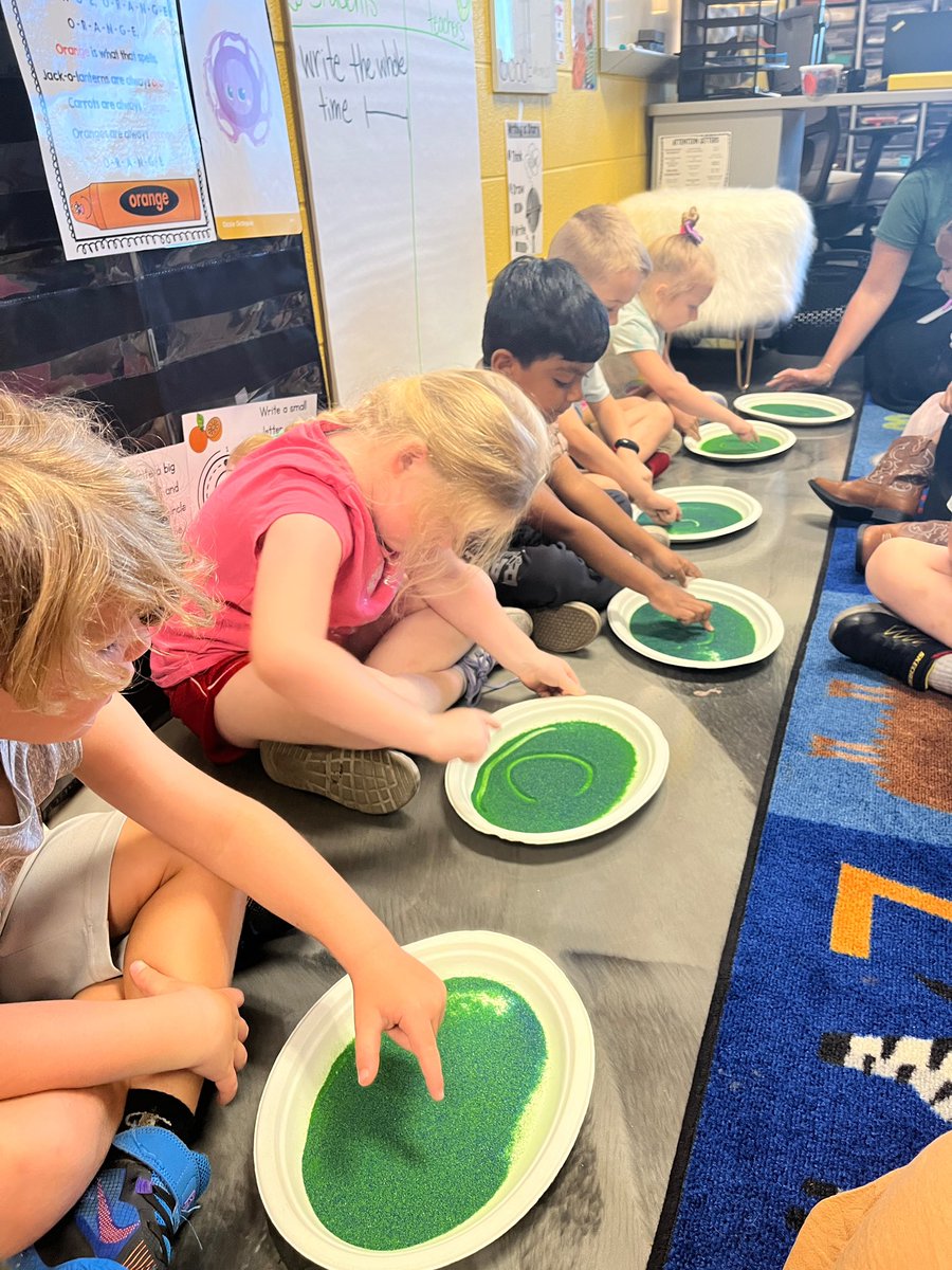 melliottsclass's tweet photo. Our auditory phonics drill is very slow to start at the beginning of the year. Now, we’re student-led within our tables and rocking it! https://t.co/qmpQsF1NIC