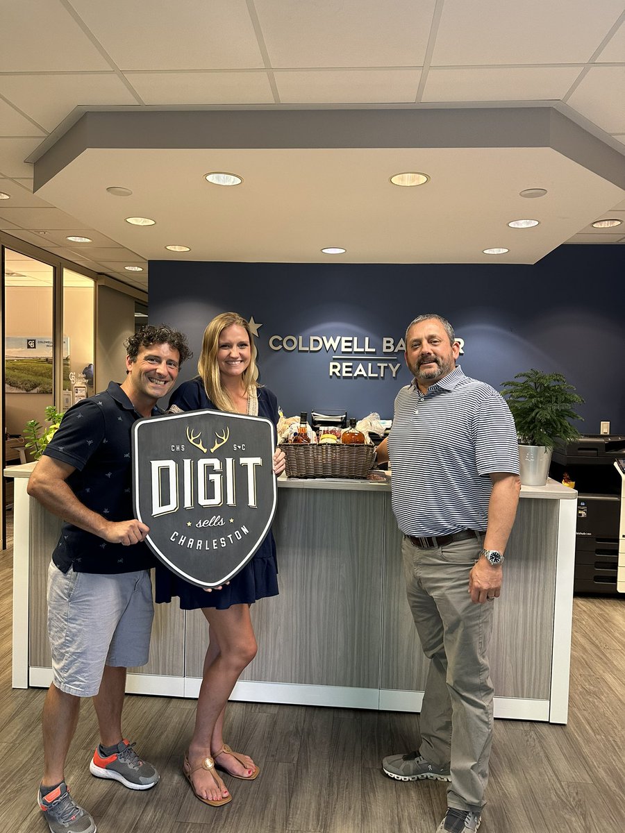 digitrm's tweet photo. Welcome HOME Jason &amp; Amanda!

Special FriYAY for this first time home buyer couple with the purchase of their new home!
#DigitSellsCharleston
#digitdifference
#coldwellbankerrealty
#chsrealestate
#charlestonrealestate
#realtor
#dukesmayo
#bourbon
#lowcountryliving https://t.co/CSIIAZvaqy