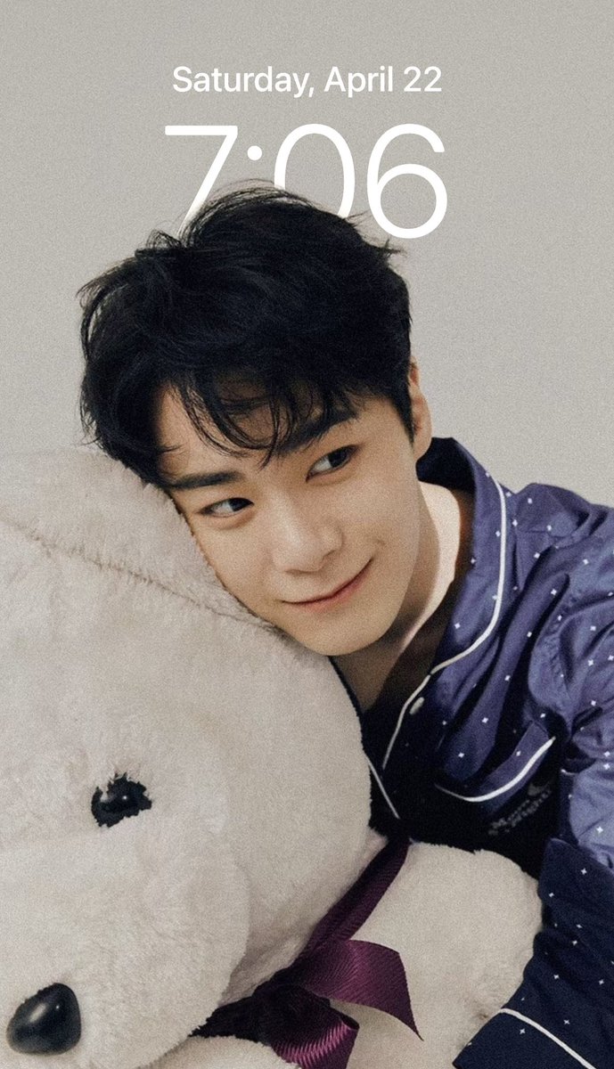 cha_binky's tweet photo. Goodnight one last time on this earth, our moon. See you in the sky. We won’t forget you. You brought us so much joy. 🌙💫 https://t.co/Fx1XRklBPA