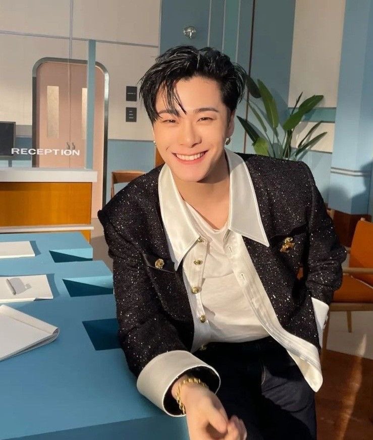 MgNzth94's tweet photo. El momento de decirte adiós llego 
#MOONBIN gracias por haber llegado a mi vida 
Gracias por ser el binnie que me hacia tanto sonreír
Solo espero que donde estés ahora al fin estés en paz feliz y puedas cuidar  a quienes nos quedamos atrás 😔
Para mi ASTRO siempre será un ot6 🫂 https://t.co/rUNwftXU7N