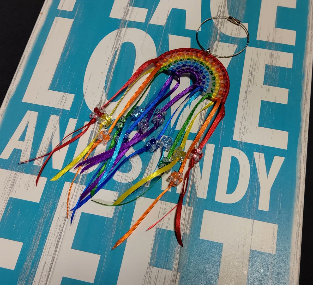 satosato0719's tweet photo. rainbow charm
通勤バッグに着けました。
可愛い❤️
#hawaiianribbonlei
#rainbowcharm https://t.co/HBAYVTRxIk