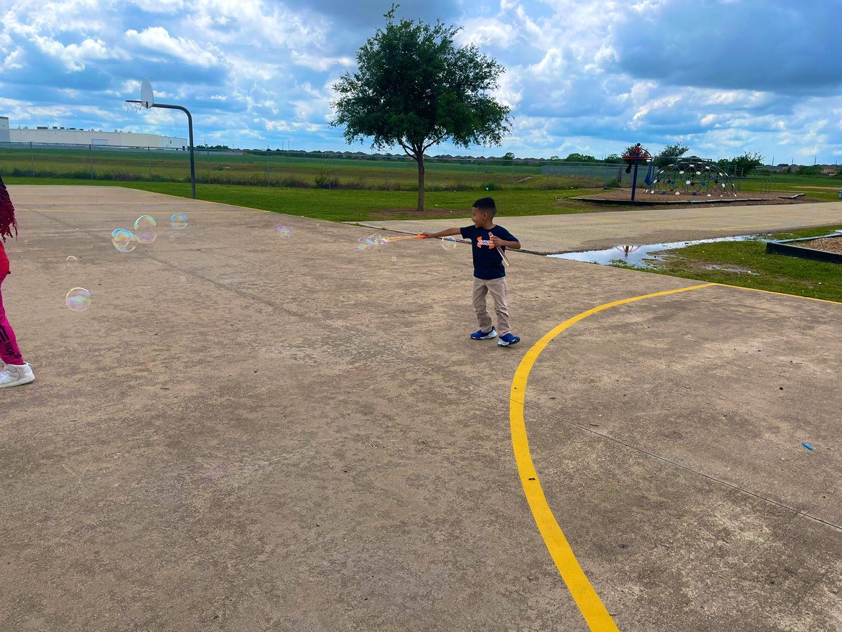 MrsLizzyMoreno's tweet photo. B is for BUBBLES 🫧 #ABCCountdown #kindergarten #MRobPRIDE @MRobinsonElem https://t.co/8y6wyWwp7V