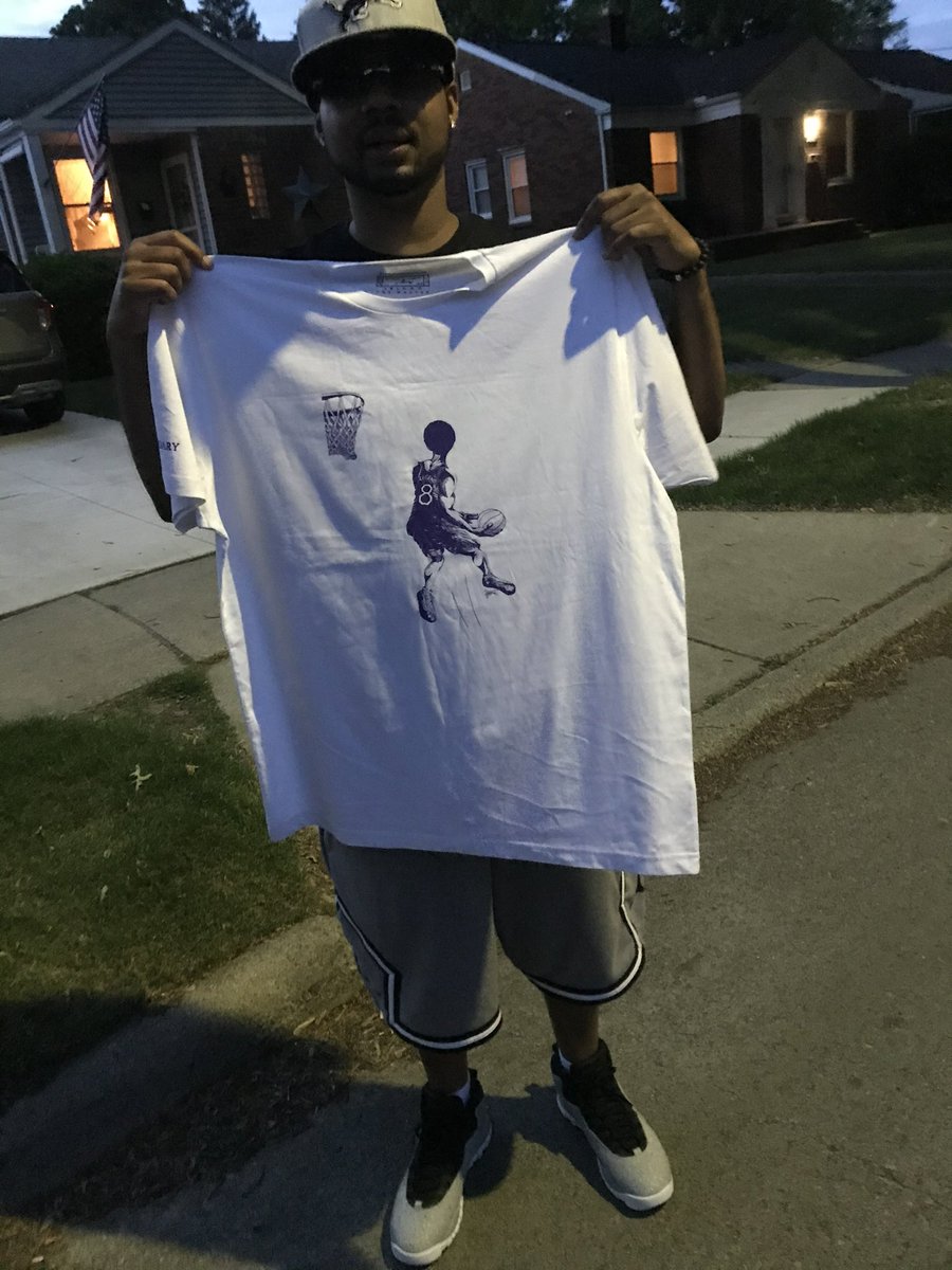 HardwoodLegends's tweet photo. #Detroit #HardwoodLegend JWash with the #HL #Kobe tribute tee https://t.co/2mN4pvtnq6