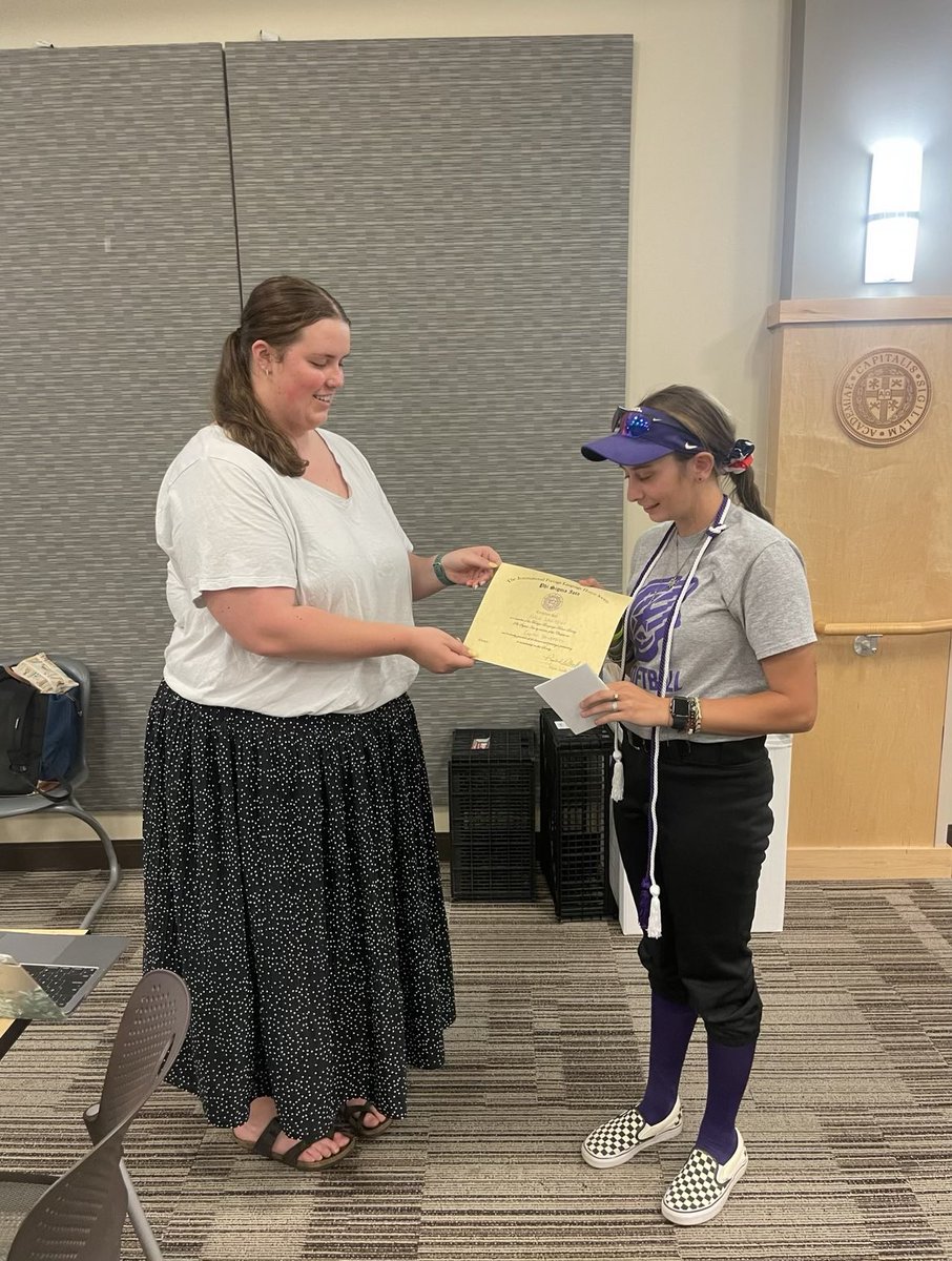Congrats to Kelcie being inducted into the Spanish Honor Society! 🇪🇸🥎