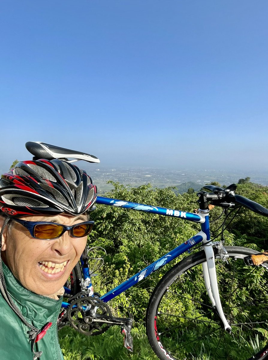 nikovland's tweet photo. 今朝の🚵‍♂️ヒルクライム、“脚が軽やか♪”で、いつもより1枚重いギアにも気付かず登頂😆

｢イイ日になった昨日｣&amp;｢神々しい山岳ルート｣に感謝‼️

【本日の営業時間 10〜19時】
https://t.co/yJj80IzGxa

#自転車 #ロードバイク #road #bike #mbk #hillclimb #脚 #軽やか #カセット #スプロケット #19t https://t.co/sh4BTiZfYw