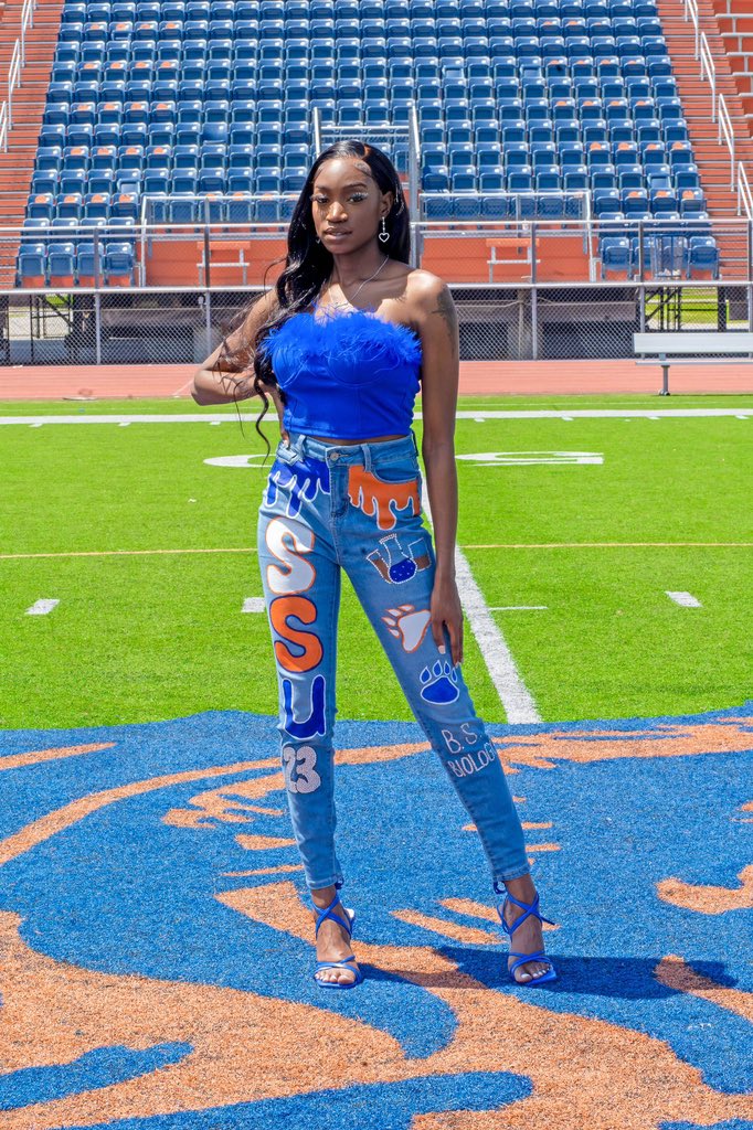 prettyyy_dee's tweet photo. Usually I don’t pop it …but this is something to ROAR about! 🎓🐅
.

.

.
On May 5, 2023, I will be graduating from 
THEE Illustrious Savannah State University with a Bachelor’s degree in Biology. The countdown begins…

#savannahstategrad #twoweeksaway
#BSBiology #HBCUGrad https://t.co/dogRx7c0Xz