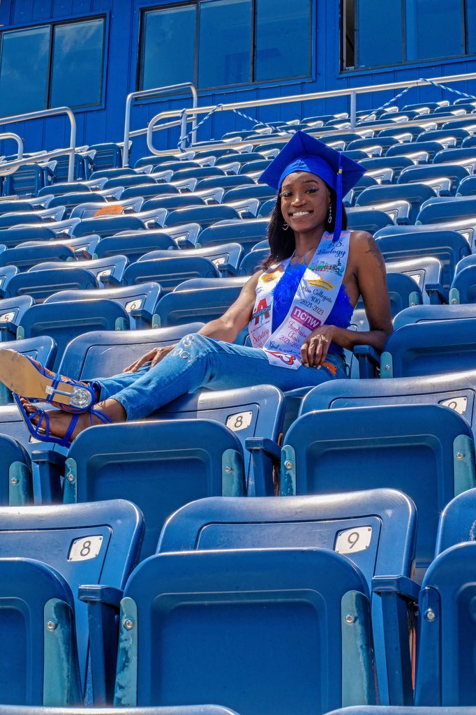 prettyyy_dee's tweet photo. Usually I don’t pop it …but this is something to ROAR about! 🎓🐅
.

.

.
On May 5, 2023, I will be graduating from 
THEE Illustrious Savannah State University with a Bachelor’s degree in Biology. The countdown begins…

#savannahstategrad #twoweeksaway
#BSBiology #HBCUGrad https://t.co/dogRx7c0Xz