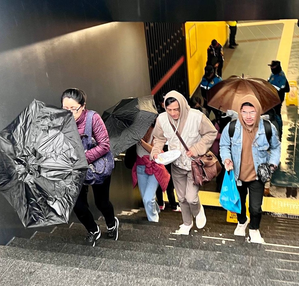 Metro de Quito tweet media