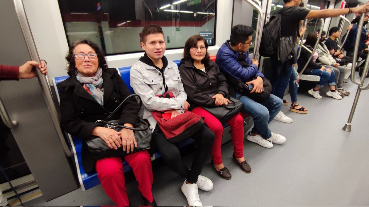 Metro de Quito tweet media