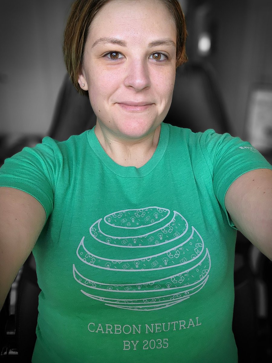 jbradshaw924's tweet photo. Wearing green for #EarthDay! @ATT carbon neutral by 2035 🌎 #LifeAtATT #MBCGoodStuff #wegotyourbackoffice #TeamPerezidents @boardman_fun @LifeAtATT https://t.co/sMDBNiTc4p