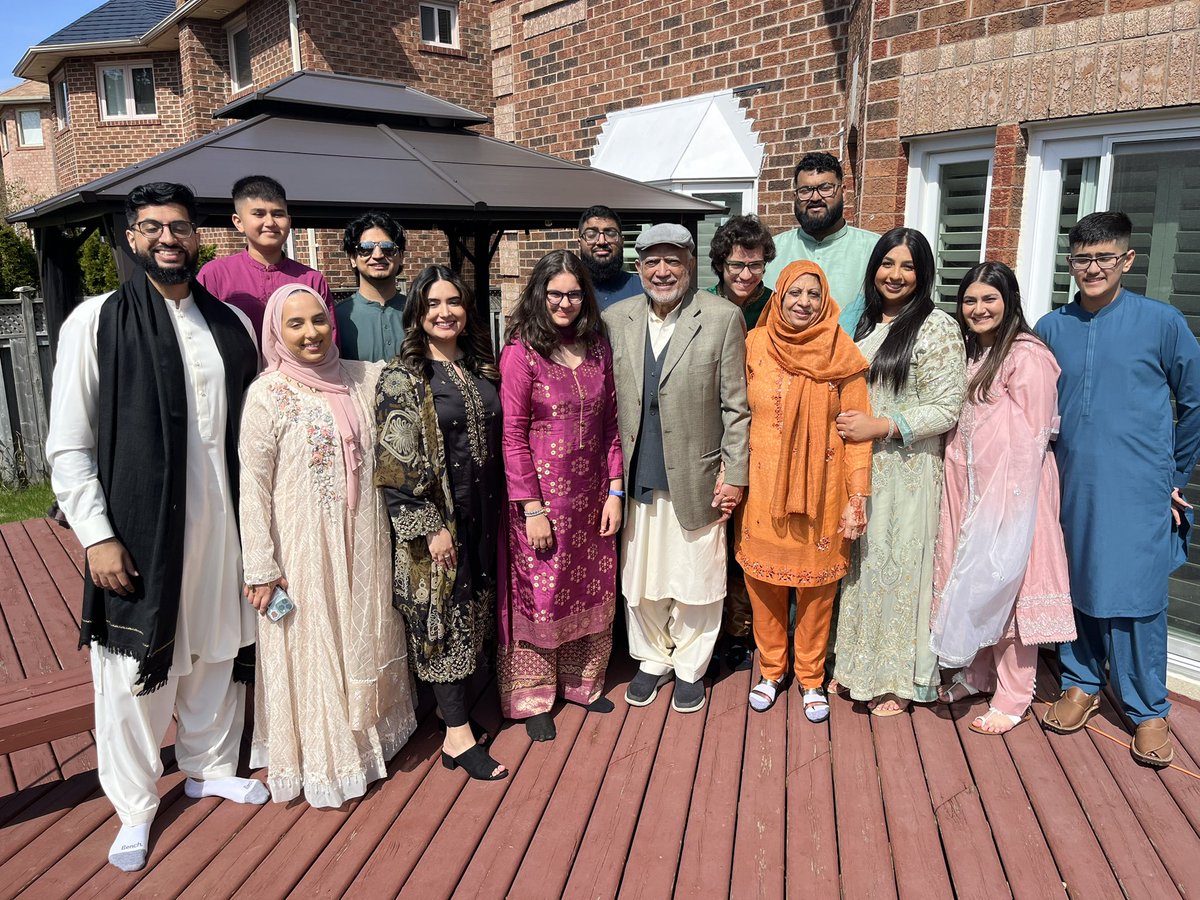 raehanbobby's tweet image. HAPPY EID MUBARAK from my family to yours. It’s a great end and feast after a fulfilling month of fasting. 🙌🏽🥰🙏

#PowerOfConnection #eid2023 #happyeid #familytime #EidAlFitr