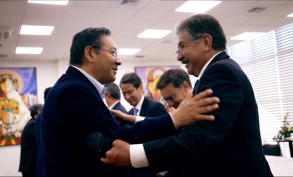 LuchoXBolivia's tweet photo. Atendiendo una solicitud de la Asociación de Bancos Privados de #Bolivia - #ASOBAN, hoy sostuvimos una reunión en Casa Grande del Pueblo. Tenemos un sistema financiero sólido y solvente, y seguiremos trabajando de manera responsable para mantener esa estabilidad. https://t.co/XGwTZJNrxA