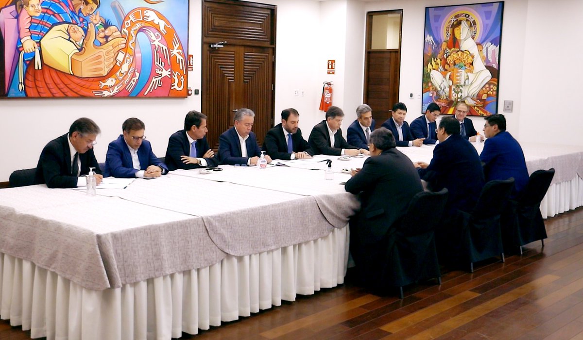 LuchoXBolivia's tweet photo. Atendiendo una solicitud de la Asociación de Bancos Privados de #Bolivia - #ASOBAN, hoy sostuvimos una reunión en Casa Grande del Pueblo. Tenemos un sistema financiero sólido y solvente, y seguiremos trabajando de manera responsable para mantener esa estabilidad. https://t.co/XGwTZJNrxA