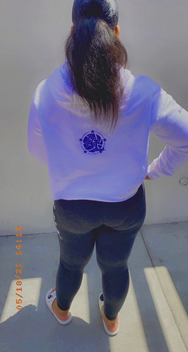 HardwoodLegends's tweet photo. #Lady #hardwoodlegends and #basketball #beauties The Crop top Hoodie #Kobe tribute https://t.co/hHmpAVxk4b