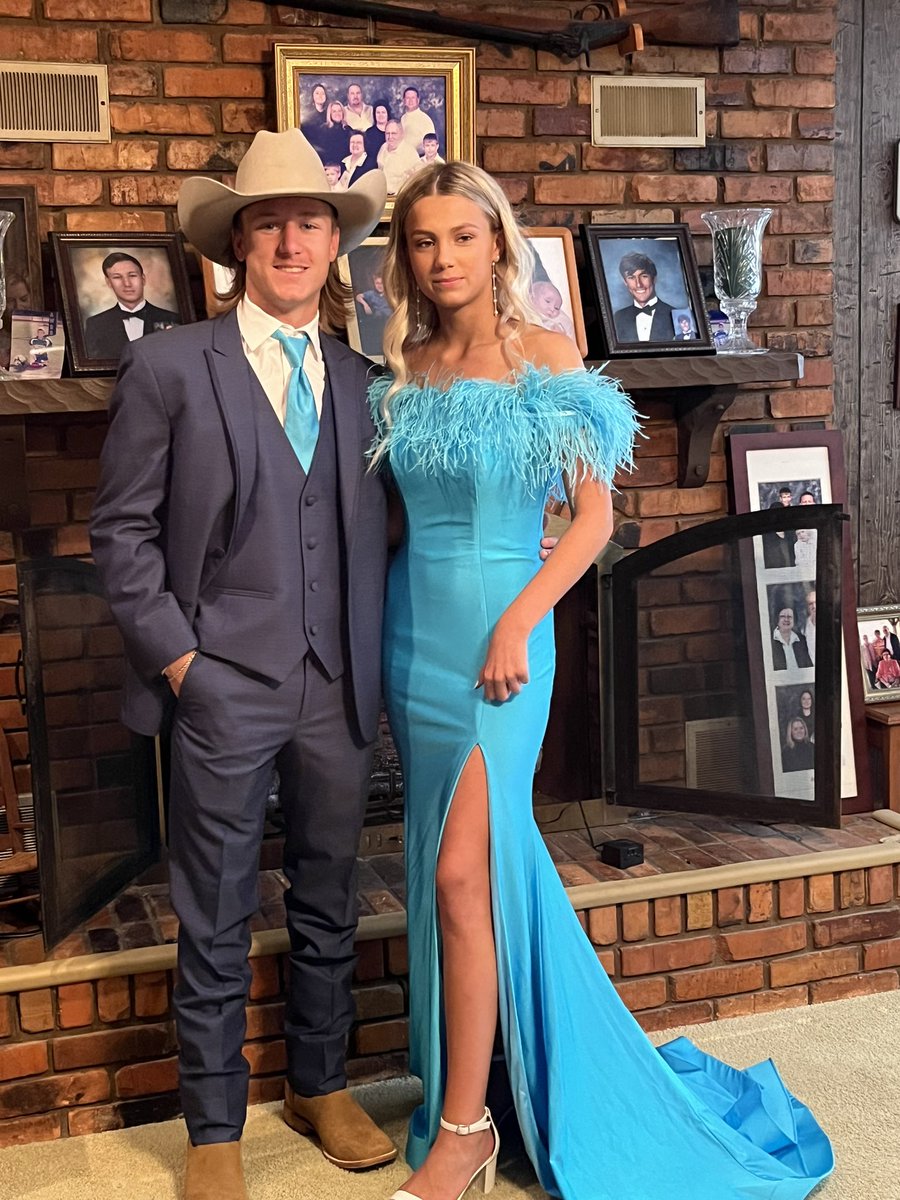 Prom night for the Dawgs!!! Have a blast &amp; be safe!!! Love you guys!!!