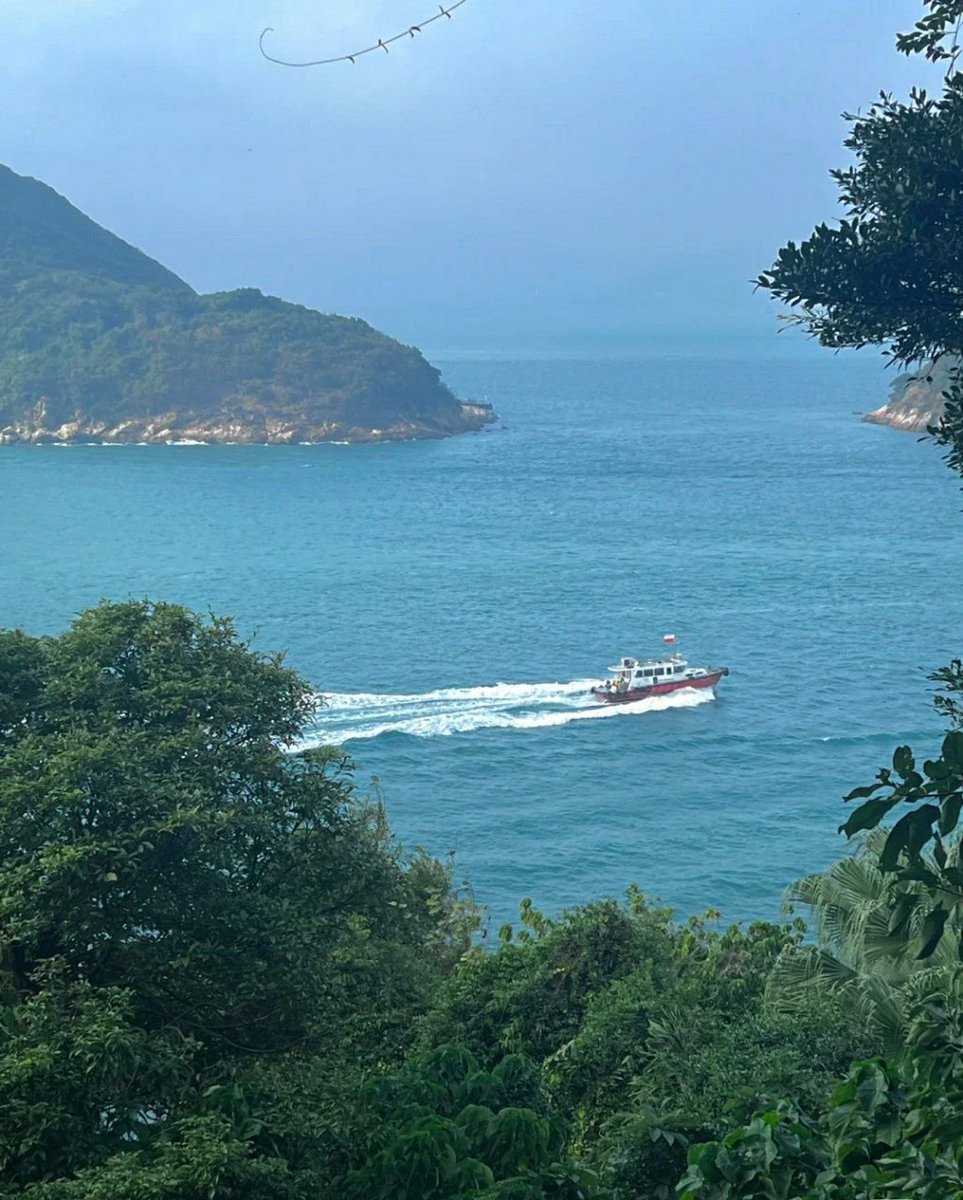 fran_git's tweet image. ㊙️todayshare: Sai Wan Swimming Shed,📷Old Hong Kong Ding Ding car,📷No talk, only cool.