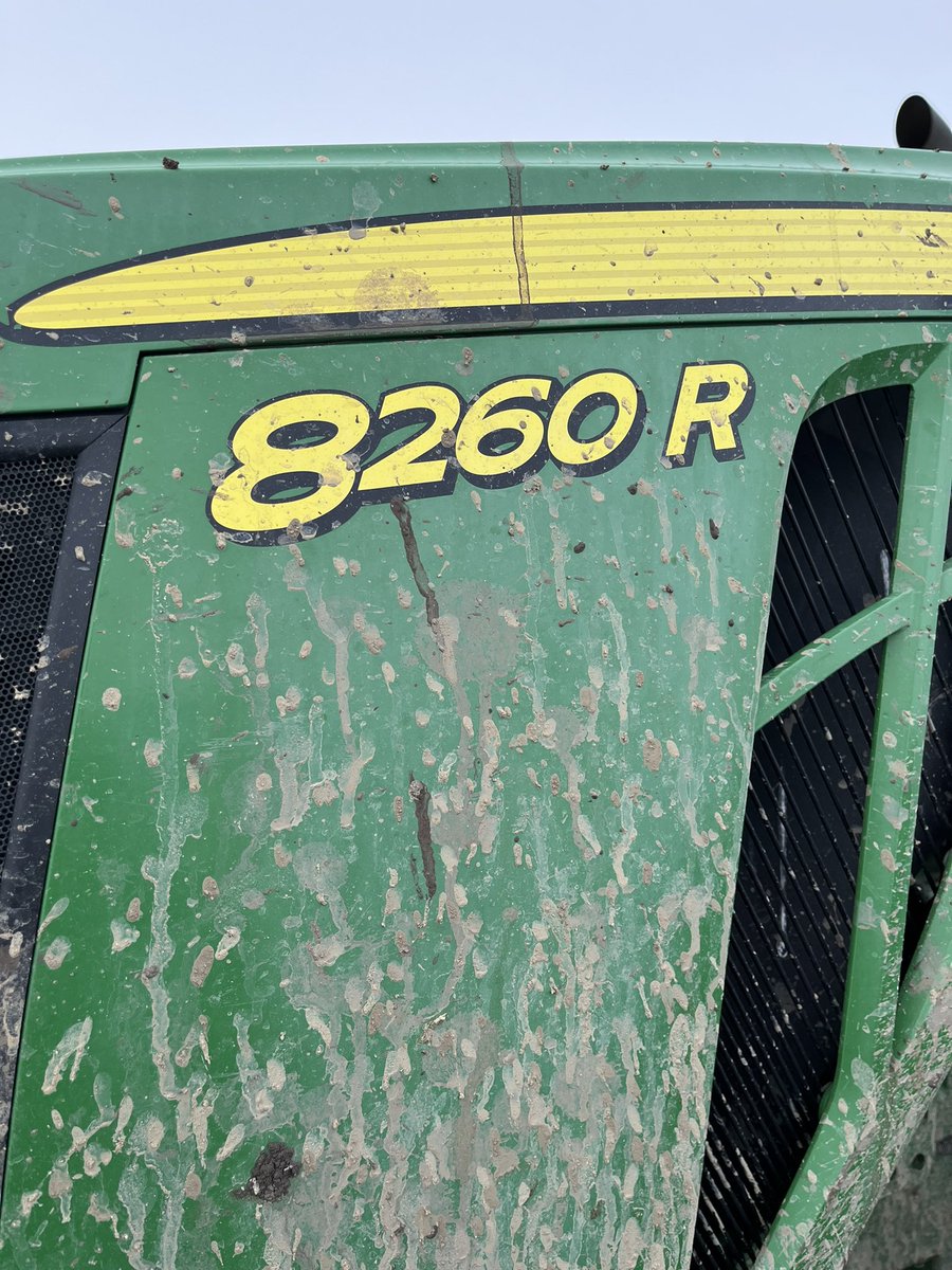 TreWdiesel's tweet photo. 8260R got some new software today using factory tooling #ekotuning #johndeere https://t.co/gW7UvVJg6f