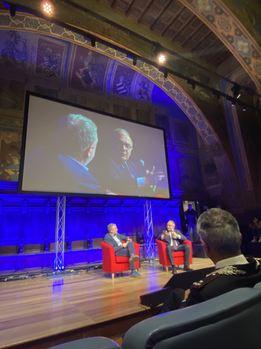 LeaelaH's tweet photo. “Ich glaube nicht, dass es die Cosa Nostra noch lange gibt”, sagt Staatsanwalt Maurizio De Lucia, der Italiens meistgesuchten Mafiaboss nach 30 Jahren hinter Gitter gebracht hat, beim #ifj23 https://t.co/y8fKTIa1Cm