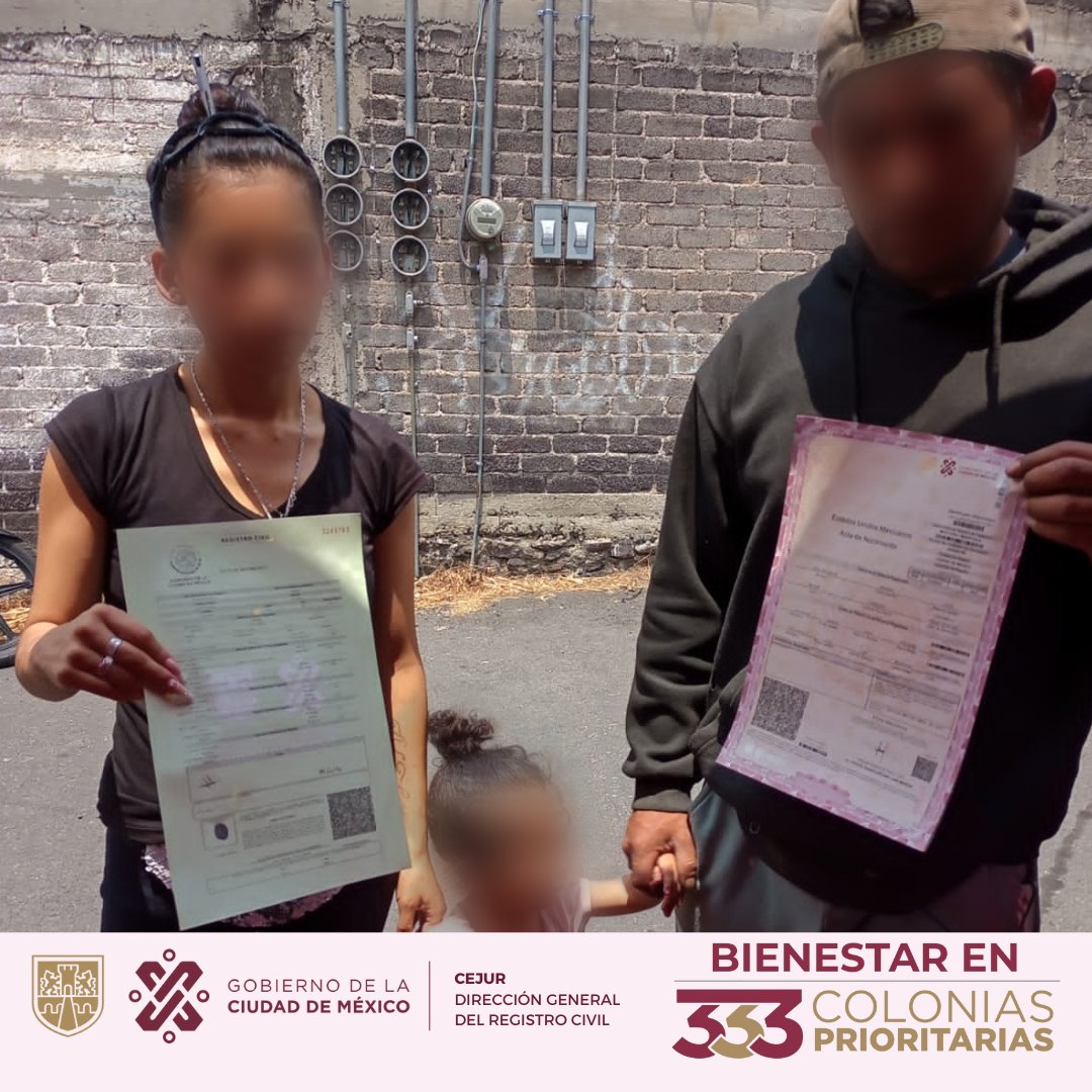 DGRCivilCDMX's tweet photo. Como parte de la campaña 333 Bienestar, una familia logró registrar a su bebé de manera gratuita en la alcaldía Xochimilco sin la necesidad de desplazarse a un Juzgado gracias a las unidades móviles de la #DGRC.
#ElRegistroGarantizaTusDerechos
#CiudadDeDerechos https://t.co/IRcjnCt60u