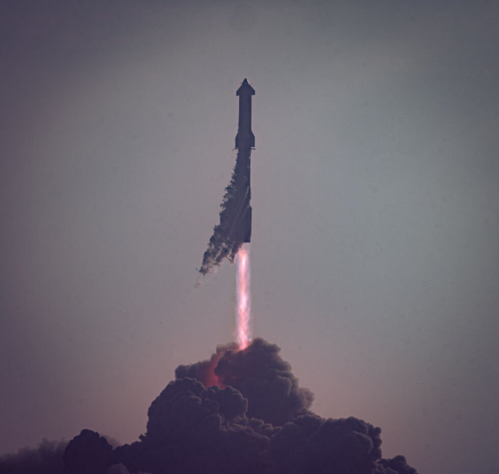 VictorVescovo's tweet photo. Well done SpaceX, well done. 

Cleared the tower, reached Max Q. One can theorize all one wants, for years, but the best data, and the eventual solutions, come from actual flight tests.

"Qui audet adipiscitur." (Latin for "Who dares, wins.") @elonmusk  @SpaceX https://t.co/H5ST9CJ0dM