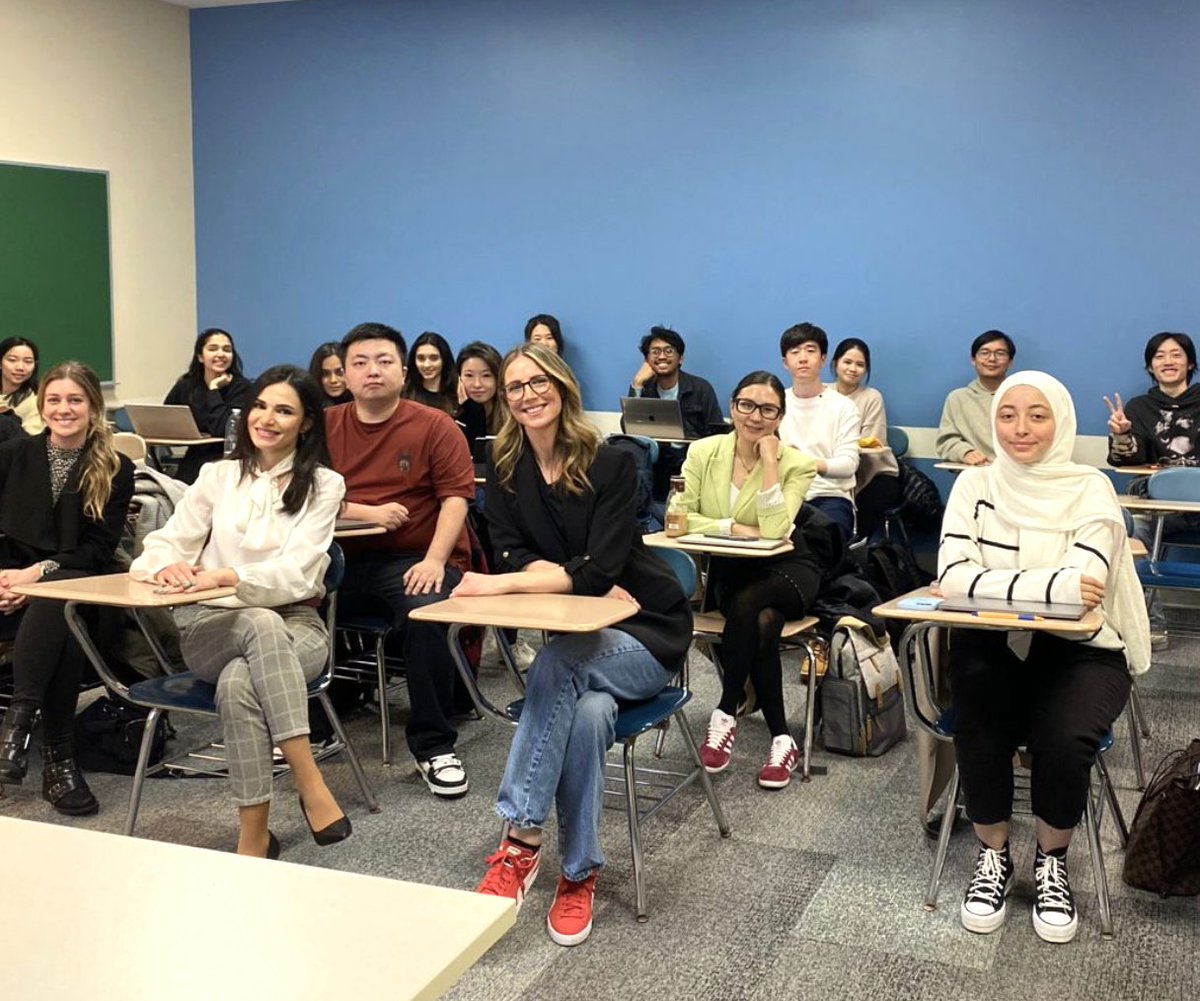 megsmithco's tweet image. Enjoyed speaking at Boston University this month on #MarketResearch and building Love, Lexxi™ from the ground up. Students were so engaged! @BU_Tweets @welovelexxi #bu #femalefounder #purposedriven