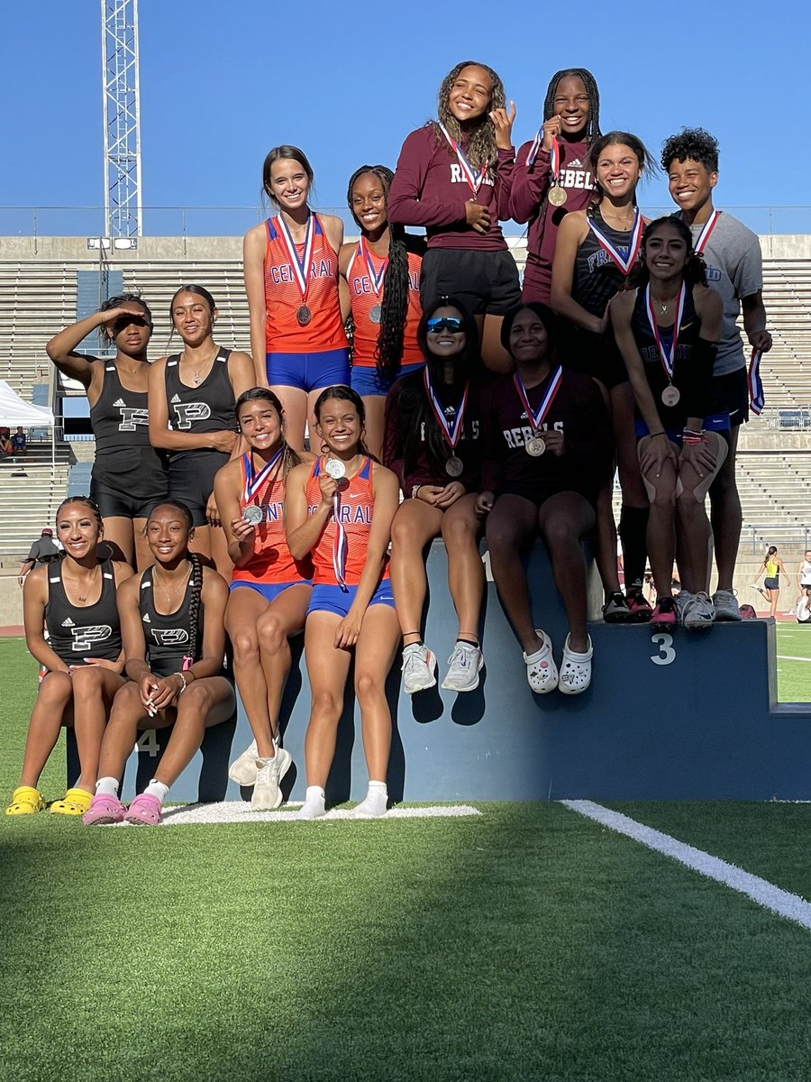 4x200 Relay is regional bound with a PR second place finish timing a 1:43.13. Sic’em!!!🧡💙🧡