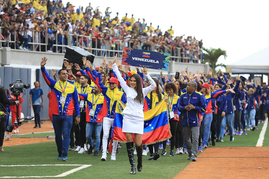 NicolasMaduro's tweet photo. Espero que estos días de participación deportiva sean provechosos para los atletas. A nombre de la juventud y del pueblo de Venezuela, les deseamos éxitos y suerte en sus competencias. El ALBA es unión espiritual, deportiva y esperanza de un futuro mejor para nuestros pueblos. https://t.co/MiP4B0t2D8