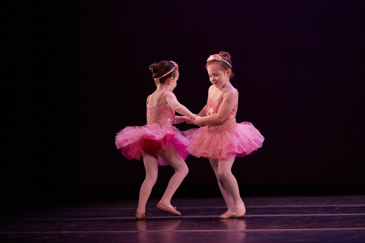 TheBalletClub's tweet photo. Happy Friday from The Ballet Club!

 📸 Rachel Neville / Dance Photography

#dance #ballet #theballetclub https://t.co/IDdbw0p7bt