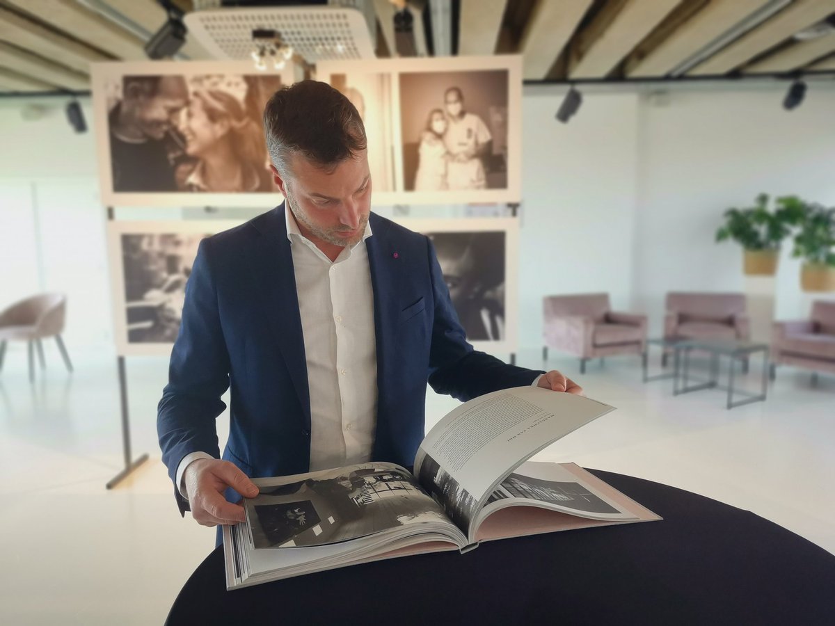 IgnaceMichaux's tweet photo. Tentoonstelling in #ronse Dank u Zorg, met fotograaf Zeger Garré.
Connecting care a post corona event, een eerbetoon aan alle zorghelden van 21.04 tem 14.05. Rode Kruis Ronse-Kluisbergen https://t.co/8QAqOhWTXv