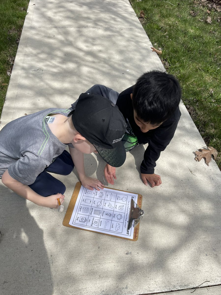 mssarracini's tweet photo. Our grade 1 students had so much fun completing their Earth Day scavenger hunt! They also helped keep the Earth clean by picking up garbage around our school! 🌍🫶🏼 @HST_YCDSB https://t.co/waZ3sZmuoK