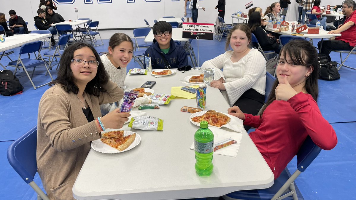 ChessYwla's tweet photo. An hour away from competing against 21 participants. Can this group of 4 six graders and one 7th grader make YWLA win 1st place 3 times in a row they are so anxious! @Ysleta_YWLA @YISDFineArts @MalindaVillalo1 @SusanPolgar @chesscom https://t.co/YeaY22LgSG