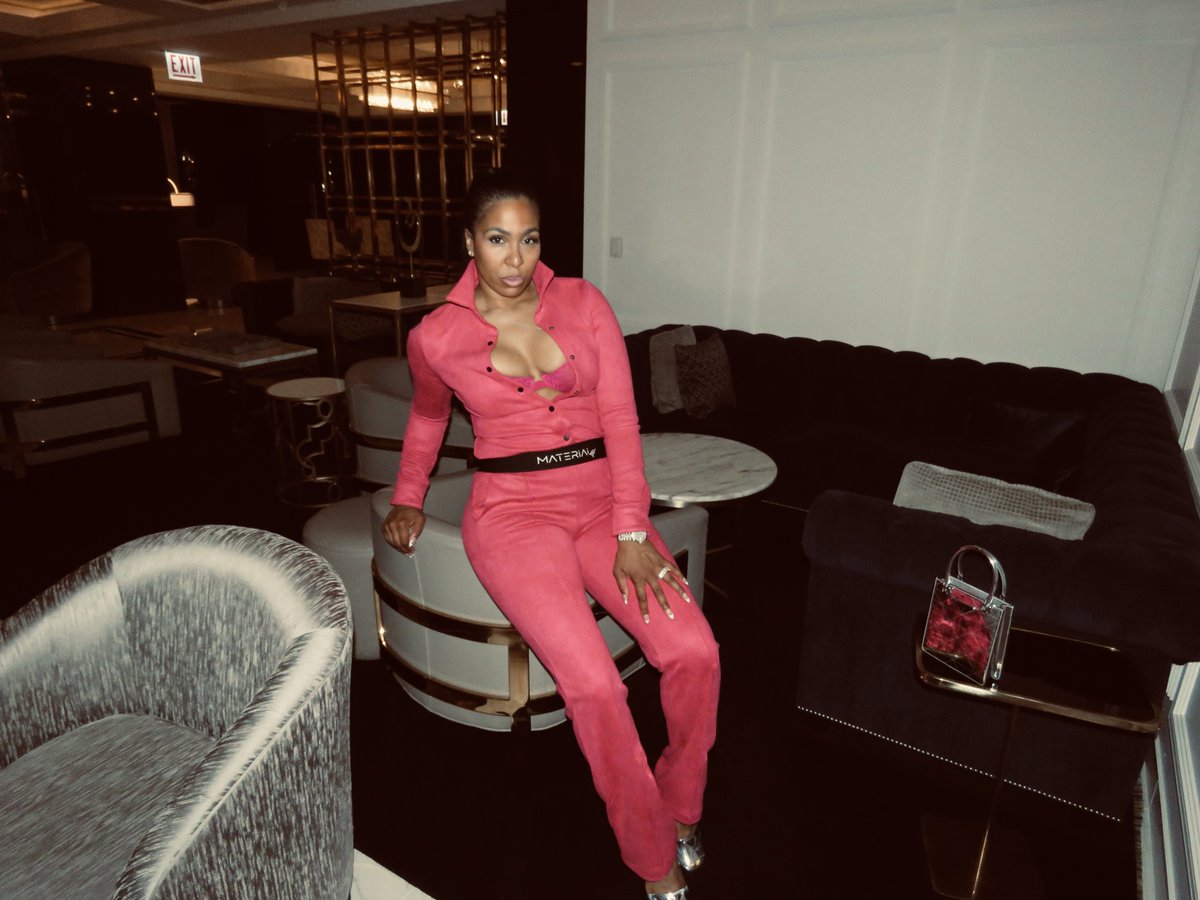 Materialguygal's tweet photo. The Jet Set FEELS SO GOOD! Ever have the dilemma of choosing style or comfort? No longer do you need to spare one for the other! Quality driven, comfortable threads that are stylish and timeless. #quality #comfortable #stylish #threads #springfashiontrends https://t.co/OHsp1hrBu0 https://t.co/QJyj132zfW