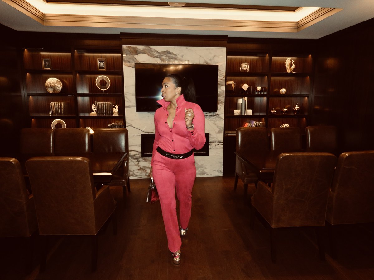 Materialguygal's tweet photo. The Jet Set FEELS SO GOOD! Ever have the dilemma of choosing style or comfort? No longer do you need to spare one for the other! Quality driven, comfortable threads that are stylish and timeless. #quality #comfortable #stylish #threads #springfashiontrends https://t.co/OHsp1hrBu0 https://t.co/QJyj132zfW