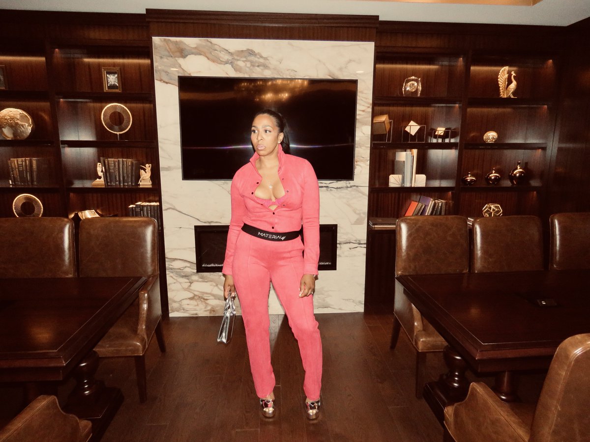 Materialguygal's tweet photo. The Jet Set FEELS SO GOOD! Ever have the dilemma of choosing style or comfort? No longer do you need to spare one for the other! Quality driven, comfortable threads that are stylish and timeless. #quality #comfortable #stylish #threads #springfashiontrends https://t.co/OHsp1hrBu0 https://t.co/QJyj132zfW