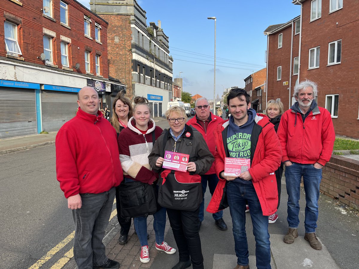 SeacombeLabour's tweet photo. Great to be out speaking to residents this evening. Residents know who really work hard for them all year round, not just at election time. Iโm May 4 vote three times โฆ@UKLabourโฉ candidates Paul Stuart, Kaitlin Stuart and Tom Laing. #VoteGreenGetBlue โฆ@angelaeagleโฉ https://t.co/9FtkrXZDk8