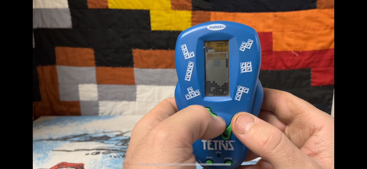 TsakuraWataame's tweet image. #Radica #Tetris 
This look is a great way to play Tetris. It’s fun and controls nicely. Worth checking out.