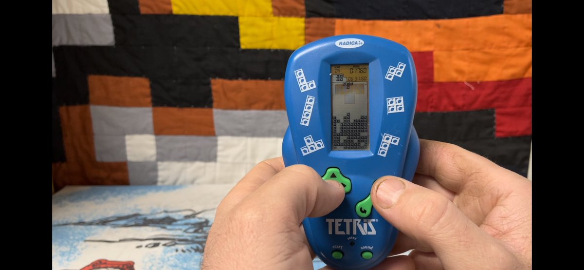 TsakuraWataame's tweet image. #Radica #Tetris 
This look is a great way to play Tetris. It’s fun and controls nicely. Worth checking out.