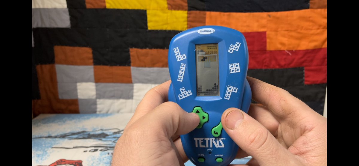 TsakuraWataame's tweet image. #Radica #Tetris 
This look is a great way to play Tetris. It’s fun and controls nicely. Worth checking out.