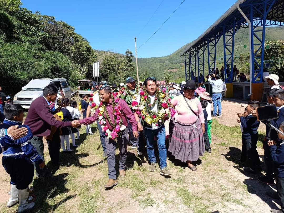 arlemlovera82's tweet photo. Gracias a la gestión de nuestro hermano presidente, Lucho Arce, el #MDRyT a través del #FONADIN realizó la entrega del proyecto "Construcción del Tinglado Polifuncional para la U.E. San José", en el municipio de #Cajuata.

#VCDI
#EstamosSaliendoAdelante https://t.co/9RrnFra0qh