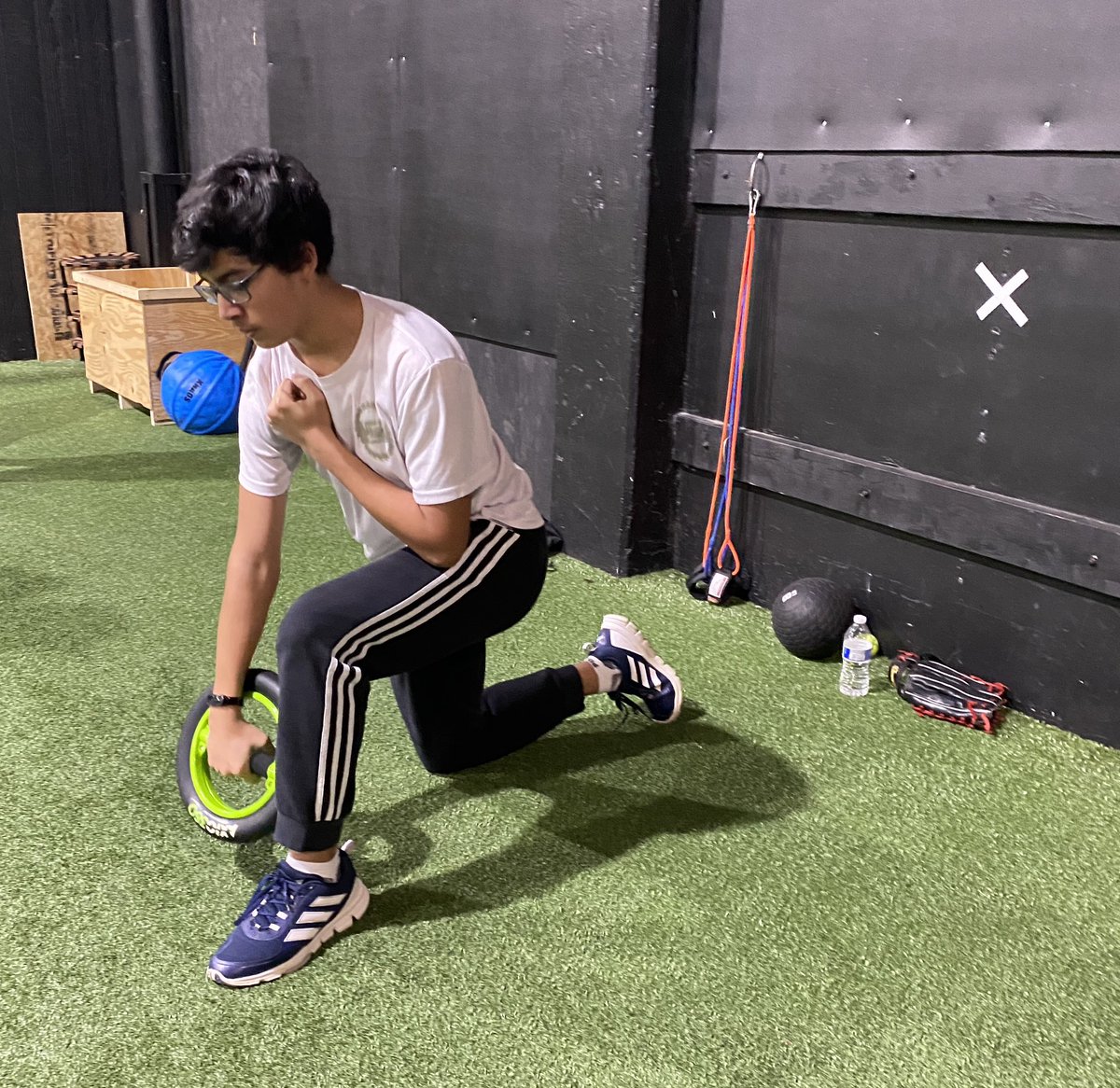 Getting Our Work In With The AXIO ⚾️
#gamechanger
#functionalarmstrength 

Coach Parker Doin It Right 💪🏼
<a href="/AxioTraining/">AXIO</a> 
<a href="/5_elite/">Elite 5 Tool Fit</a>