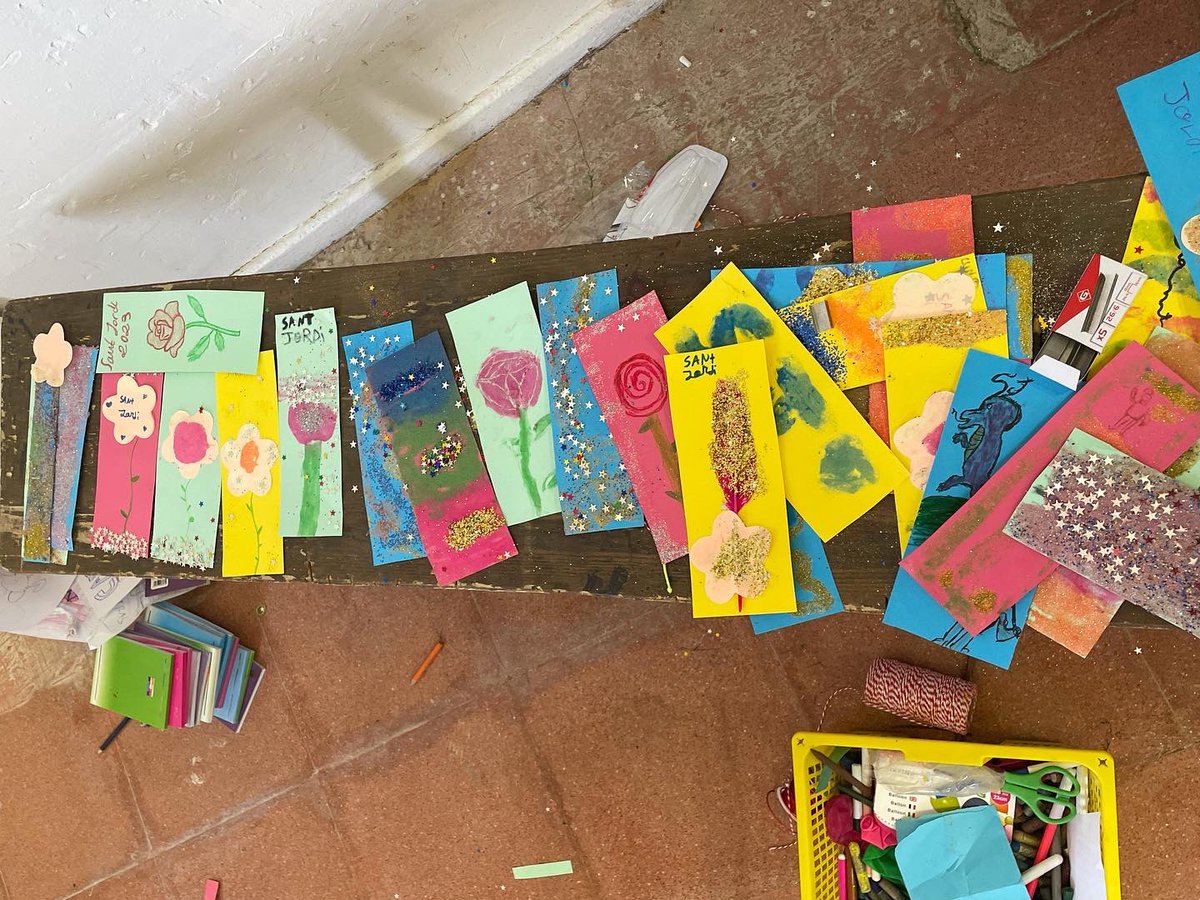 AEiGFlosiCalcat's tweet photo. [LliD] Tarda de taller de punts de llibre per #SantJordi amb els #Llops i Daines i jocs del món per acabar!! 😜🥰🙌🏻📸🌈🌹🐉📚✨

#femcau #femescoltisme #noucurs #sócdecau #arenysdemar #arenys #maresme #llopsidaines #dinamiques https://t.co/WvcdO5yPvV