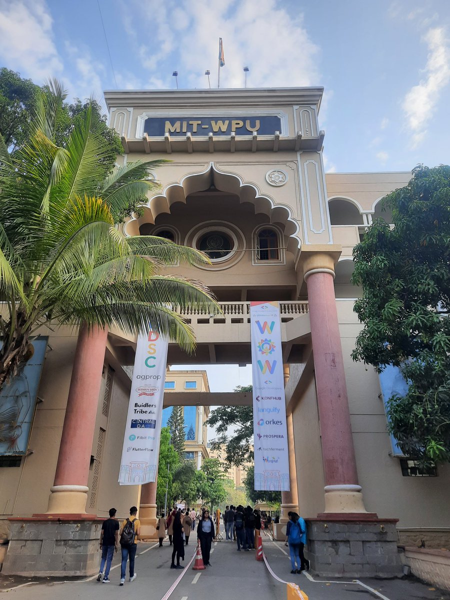 razor2054's tweet photo. #letswowpune #WoWपुणेtithekayउणे
#wowgdsc
#GDSCWoW
@GDSCPune
Attending the biggest developers community event of Pune by GDSC ⚡, numerous activites and sessions by google speakers 🤩 , learnt a lot 🔥 https://t.co/lvMshifkh8