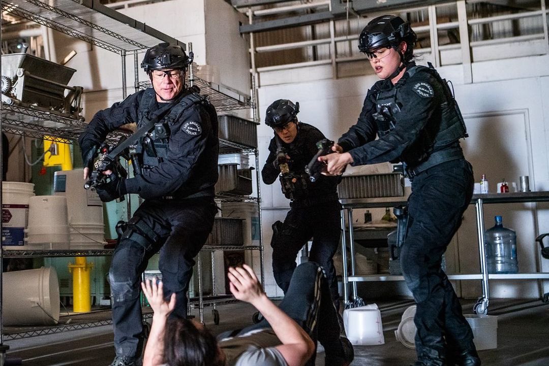 swat_deaconluca's tweet photo. BTS from tonight’s ALL NEW Ep. W my teammates TAN &amp; POWELL. Good times…thx to @The_VINO &amp; @sarahaldersonauthor 💥🍻🙏
.
Repost @odiegallop 
.
@swatcbs @AnnaEngerRitch @davidbradleylim 
.
 #swat #swat2023 #SWATS6  #rollswat #renewswat #renewswatseason7 #bunkies
(S6xE19) https://t.co/GlnEvooHbk