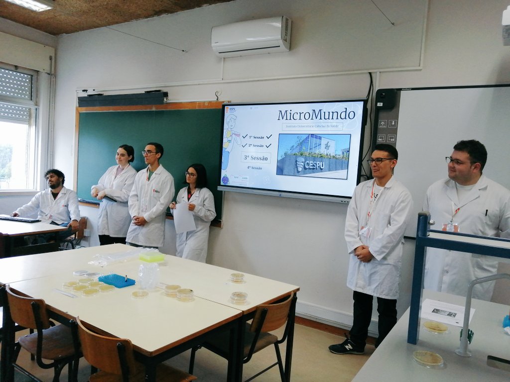 MicroMundo_IUCS's tweet image. ✨✨✨
3rd session at Cristelo high school - another mission accomplished for the team of our 6 Micritas🫡! Soil samples with a lot of diversity of colonies 🧫 that were tested today - will we be able to find bacteria with antimicrobial activity? We'll find out next week 🤞...!