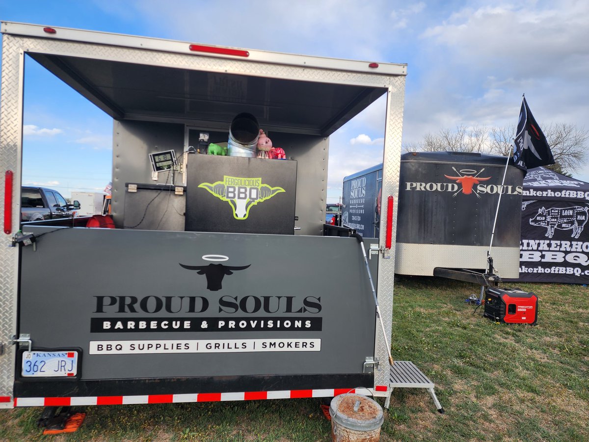 FergoliciousBBQ's tweet photo. All set up in Derby, KS with my @proudsoulsbarbecue homies! Good luck to errbody around the country!
#RubSumLUV #proudsoulsbbqkc #teamproudsouls #proudsoulsbbqandprovisions #kingdomofQ #kcmo #northland #kansascity #kcbs #denver #barbecue #bbqlife #bbqfamily #bbqnation https://t.co/Gmr31t7KIc