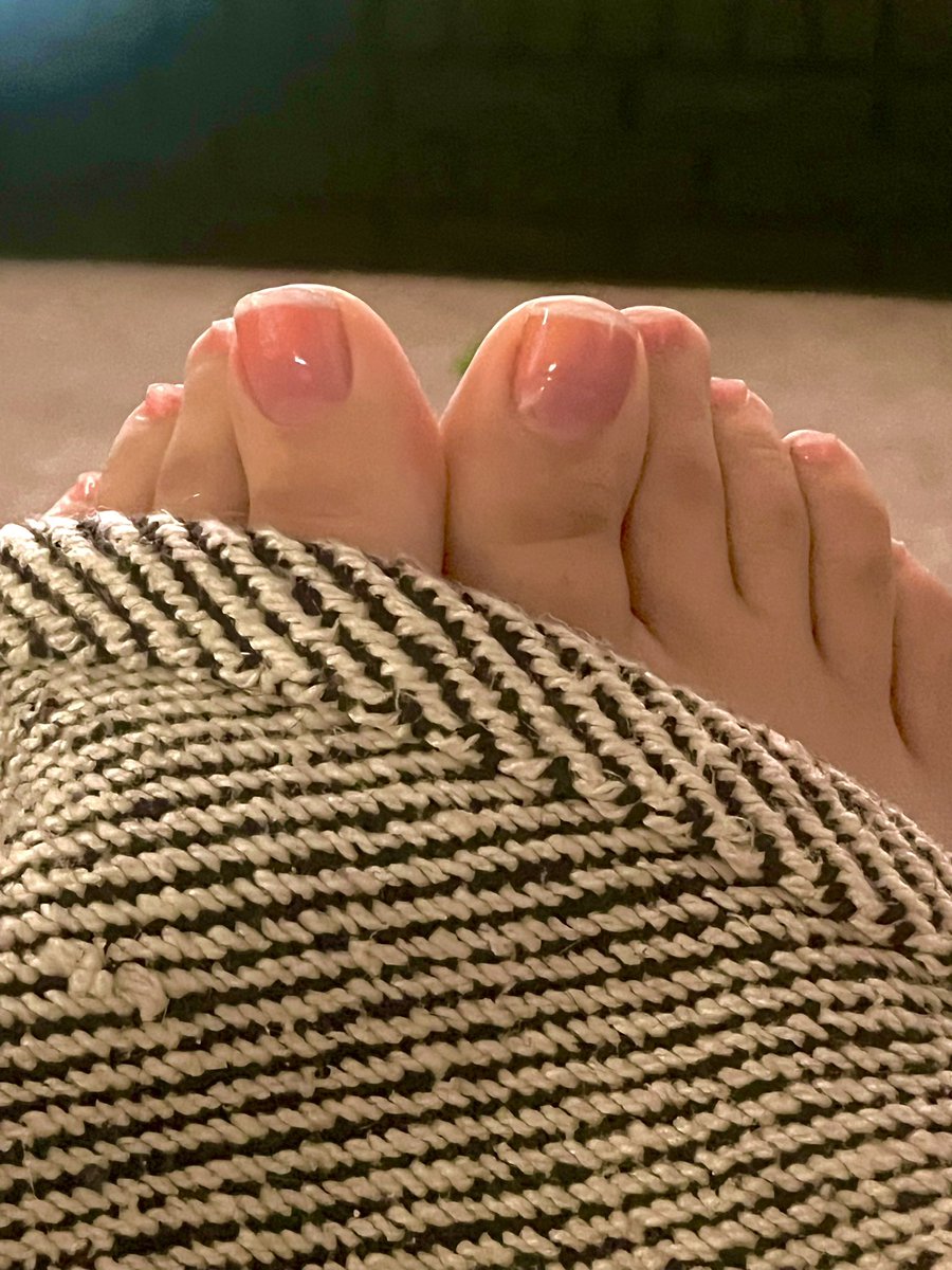 SpoiledChachi's tweet photo. Little sneaky toe peak… I should have a good boy or sissy slut massaging my feet right now. https://t.co/RLblT7mUCk