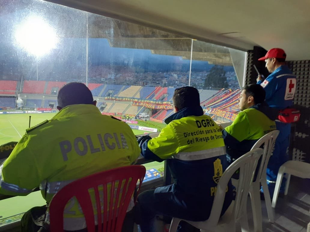 DGRDPasto's tweet photo. @alcaldiapasto
@GERMANCHAMORRO1 coordina con apoyo
@CruzRojaNarino @PoliciaPasto @GobiernoPasto  partido fútbol @DeporPasto
 #EstadioDepartamentalLibertad 
@CuyigansPasto
@kikeobando28
@calpa08
@PastoDeporte https://t.co/fwIDWPn82y