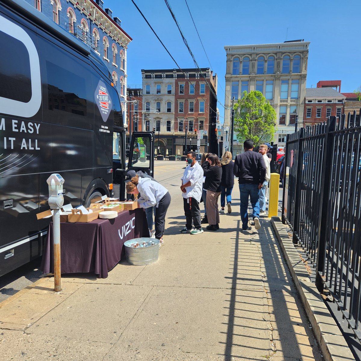 VIZIO's tweet photo. Three cities in three days! ๐
The #VIZIOBus swung through Cincinnati, Cleveland, and Columbus, showing off the latest in VIZIO innovation and hosting friends from @ProcterGamble, @SherwinWilliams, @FahlgrenMortine, @CTVmedia, @Empower, and @curiositycincy. ๐